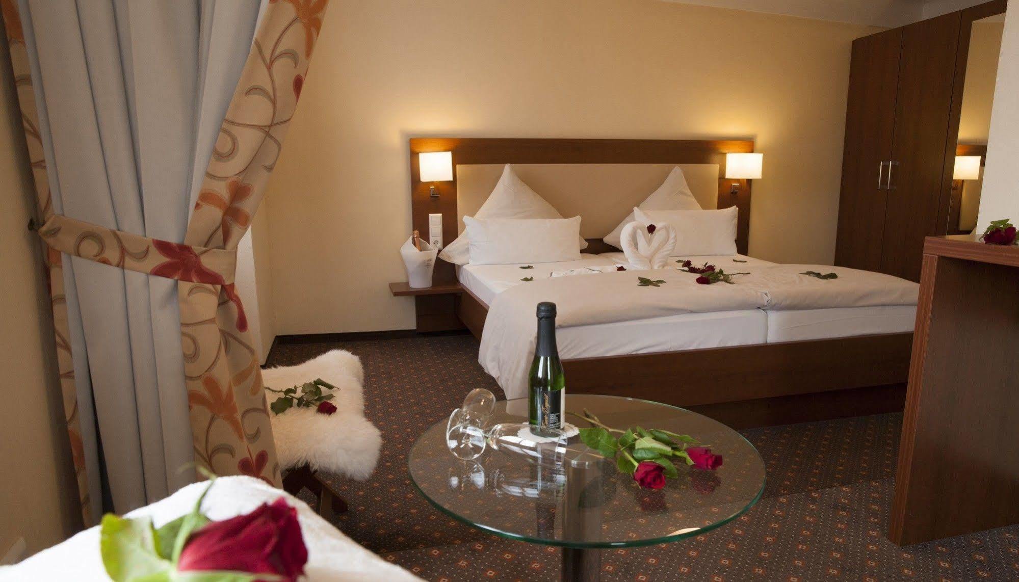 Stadt-Gut-Hotel Gasthof Goldener Adler Schwäbisch Hall Екстериор снимка