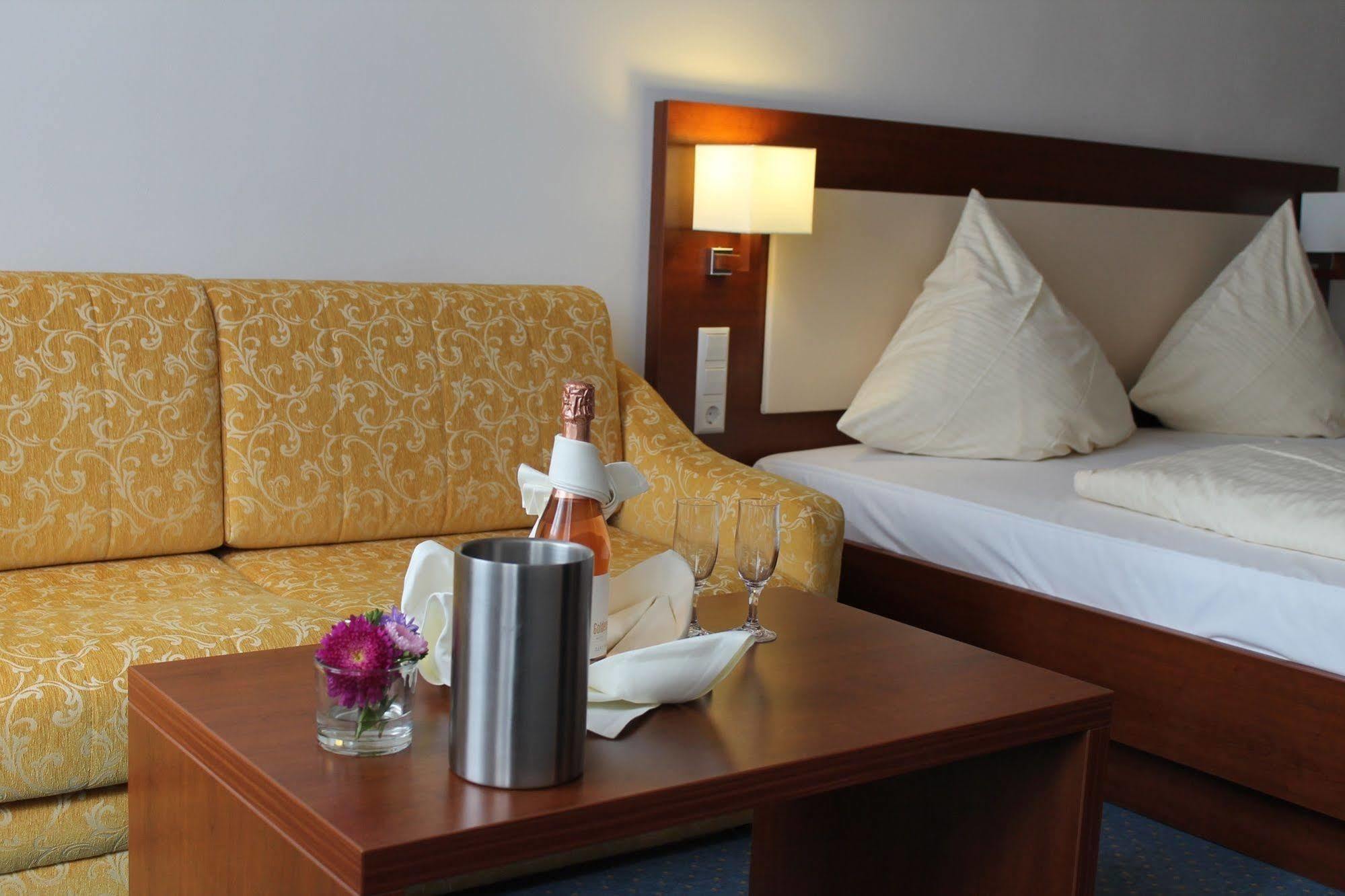 Stadt-Gut-Hotel Gasthof Goldener Adler Schwäbisch Hall Екстериор снимка